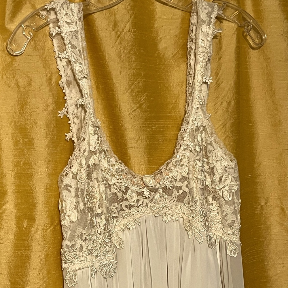 SOLD- Gorgeous Jonquil bridal nightgown by Diane Samandi SZ Large